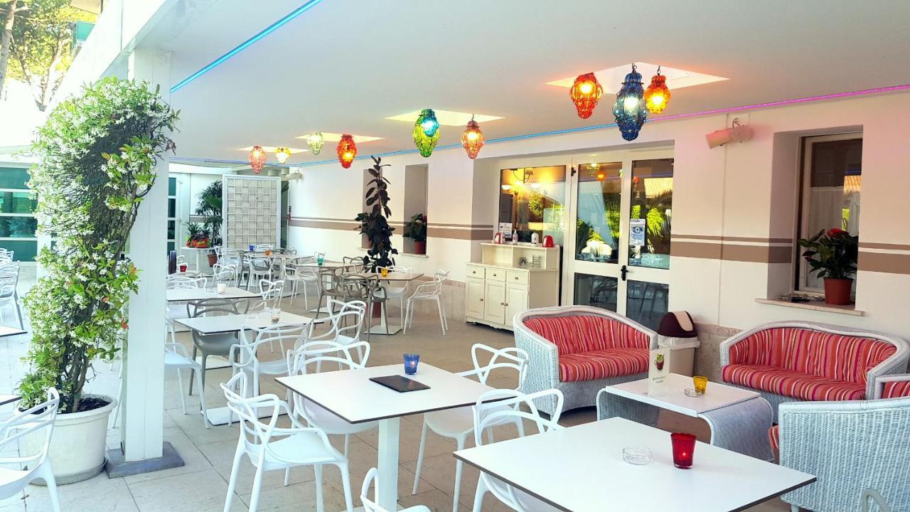 Hotel Mediterraneo Lignano Sabbiadoro Esterno foto