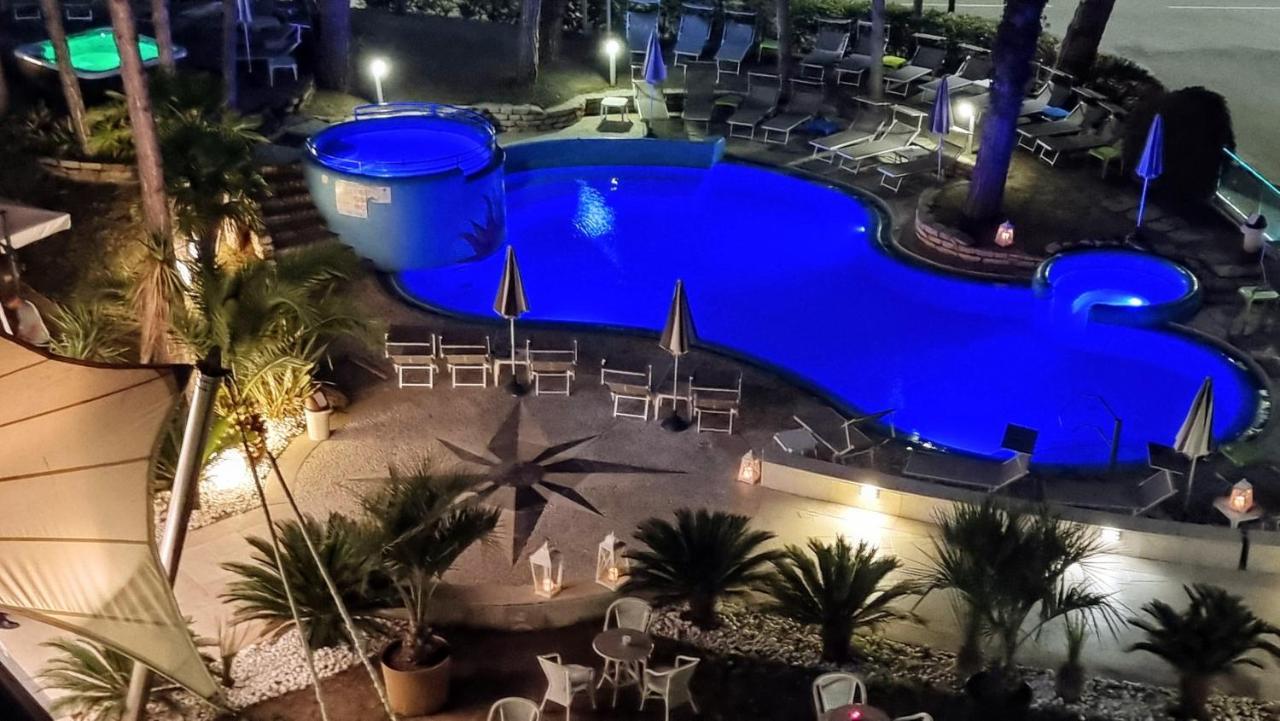 Hotel Mediterraneo Lignano Sabbiadoro Esterno foto