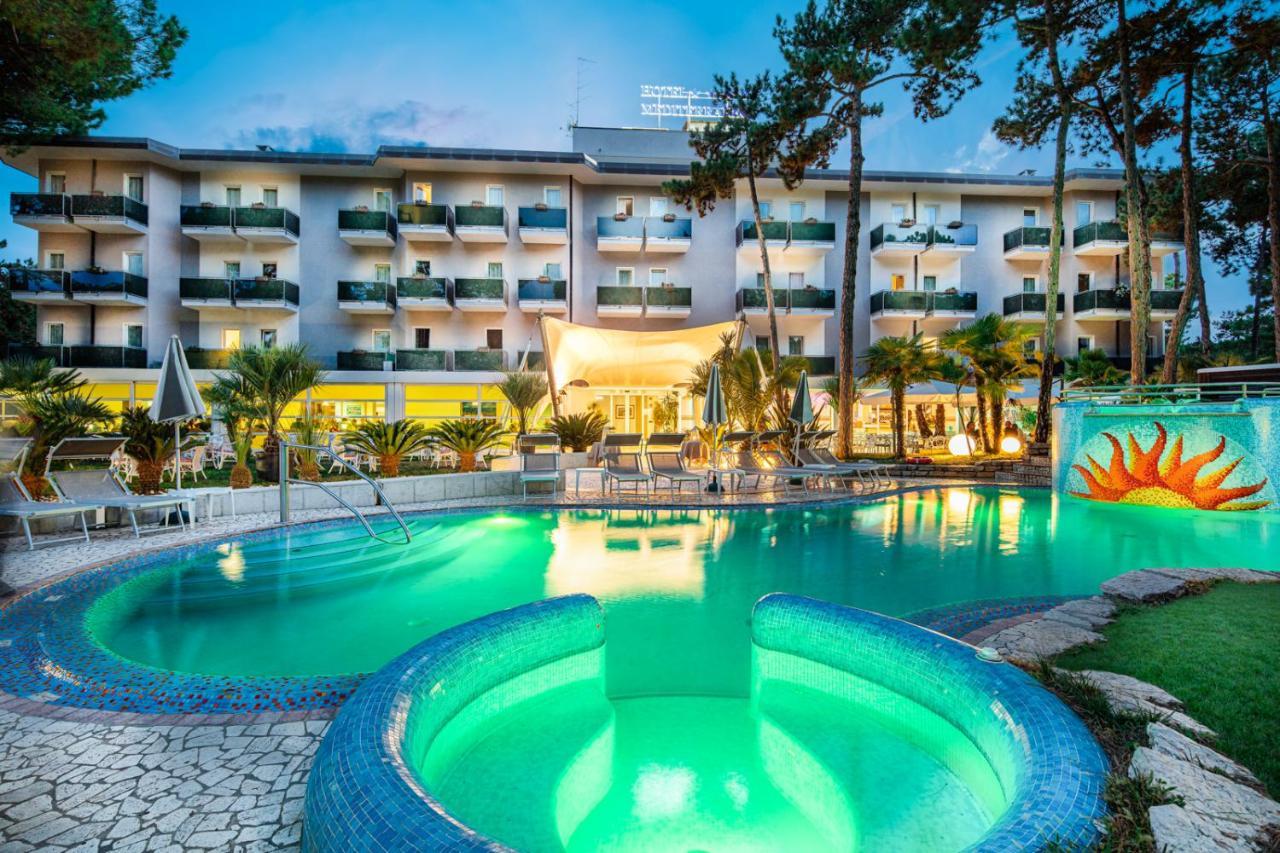 Hotel Mediterraneo Lignano Sabbiadoro Esterno foto