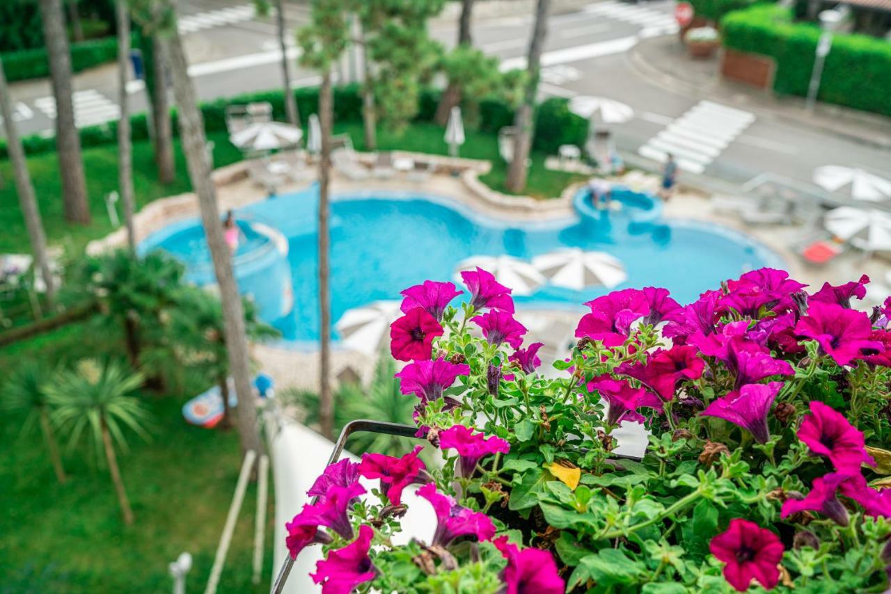 Hotel Mediterraneo Lignano Sabbiadoro Esterno foto