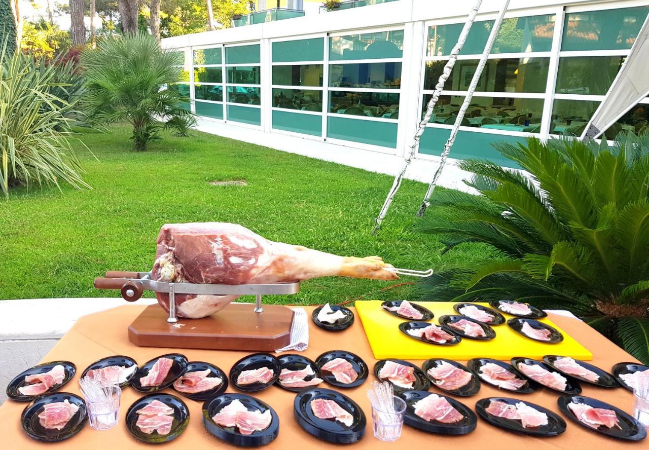 Hotel Mediterraneo Lignano Sabbiadoro Esterno foto